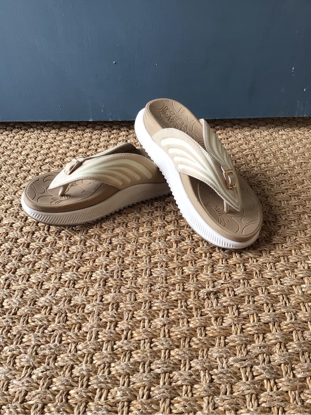 Oncai Orthopedic Tan Casual Thong Sandals with Cushioned Footbed
